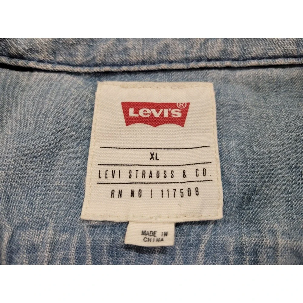 Levis Shirt Mens XL‎ Blue Denim Button Up Long Sleeve Casual Western Country